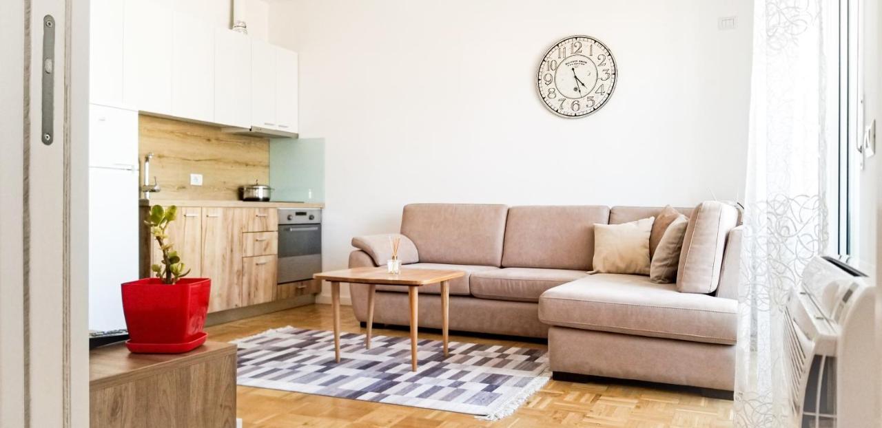 City Center Cute And Comfy Apartment - Ajia Apartments Tirana Exterior photo